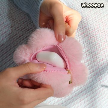 CRY BABY! - CRYBABY SAD CLUB Earphone Bag イヤホンケース POPMART CRYBABY SAD CLUB Earphone Bag イヤホンケース クライ