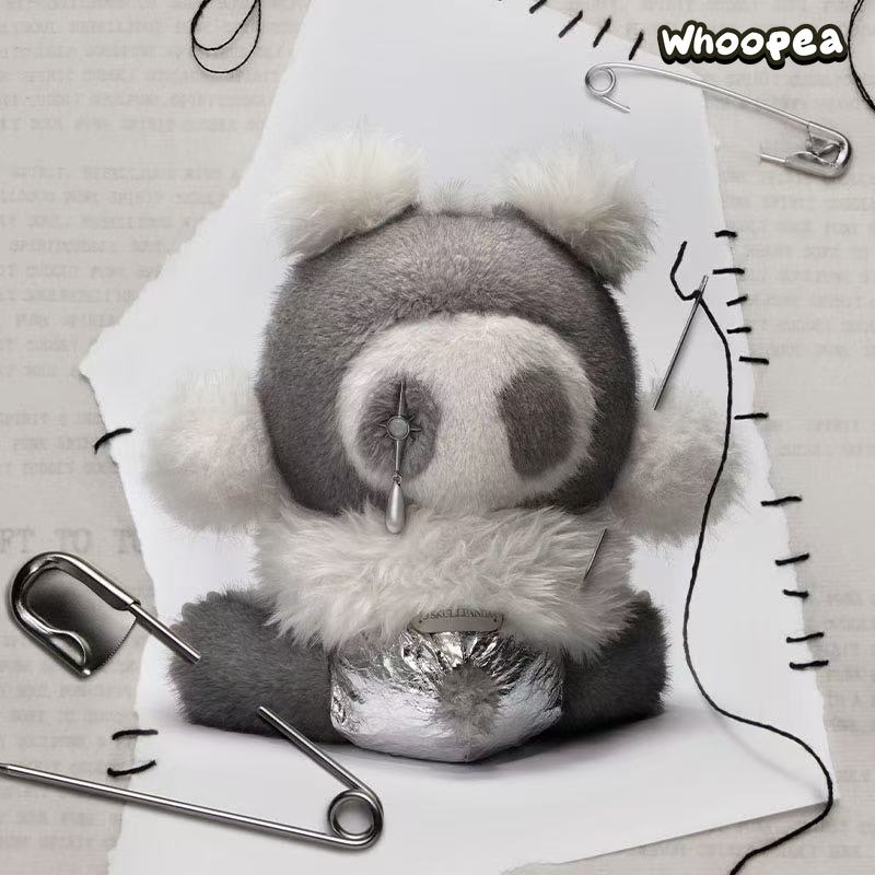 SKULLPANDA グレー ぬいぐるみ 雪梨紙はまだ開封されていません。 POP MART θ SKULLPANDA Punk Panda Plush Doll – WHOOPEA